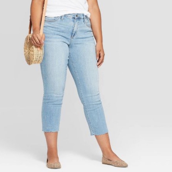 8/$60 NWOT High-Rise Cropped Straight Jeans - Picture 4 of 5